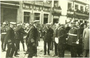 Alfonso XIII is received by local dignitaries in La Coruña in 1927. My great-grandfather's head can be partially seen, third from right. (Source: Foto Blanco)