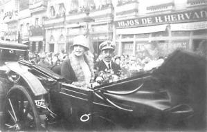 King Alfonso XIII of Spain and his British-born wife, Queen Victoria Eugenia, parade through the streets of La Coruña in 1927. It was their last official visit to the city. (Photo courtesy of La Opinión).