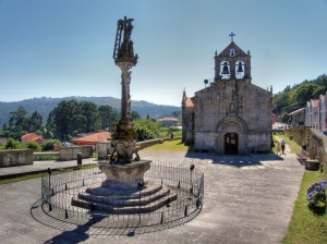 View of the Cruceiro de Hío, opposite the parish church.