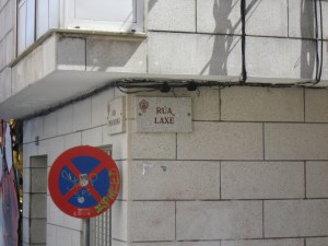 La Rúa de Lage (hoy Rúa de Laxe) en Noya resultó especialmente afectada por el cólera en 1854. Varios residentes de la zona perecieron durante la epidemia.